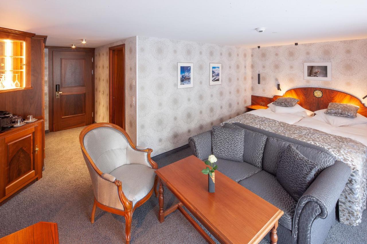 Hotel Sonne Zermatt Bagian luar foto