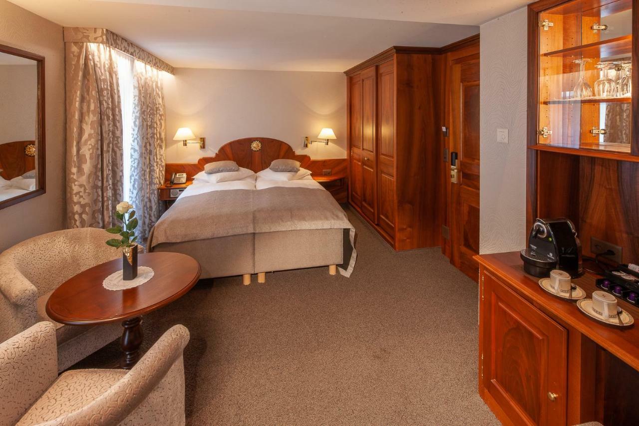 Hotel Sonne Zermatt Bagian luar foto